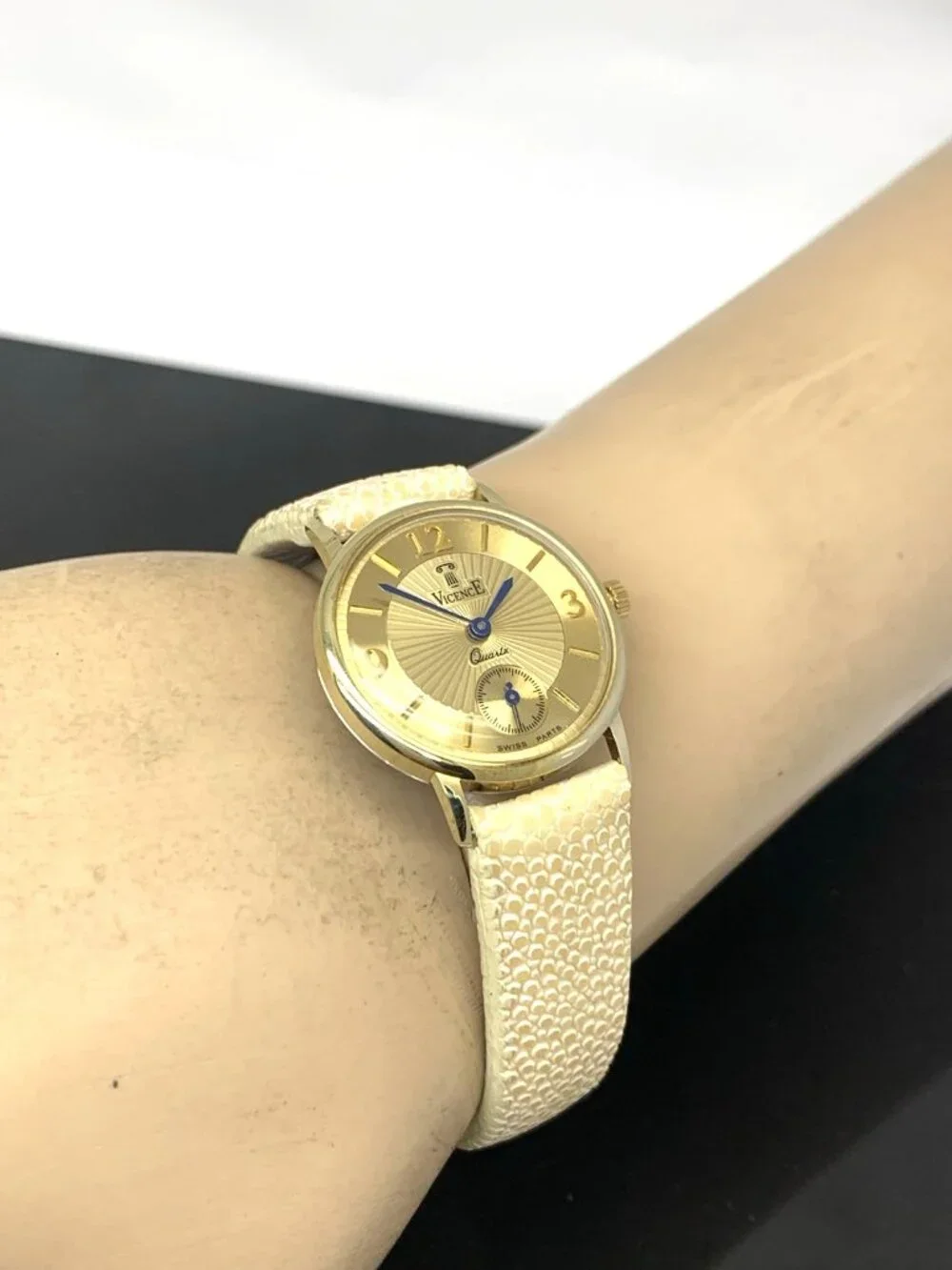 Vicence Women's Watch Swiss Quartz 14K Yellow Gold Case Leather Strap 26mm